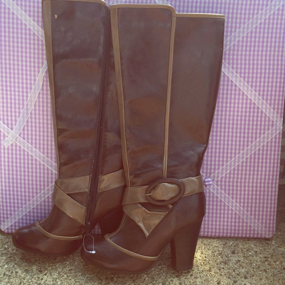 Tall heeled boots! 💃🏽